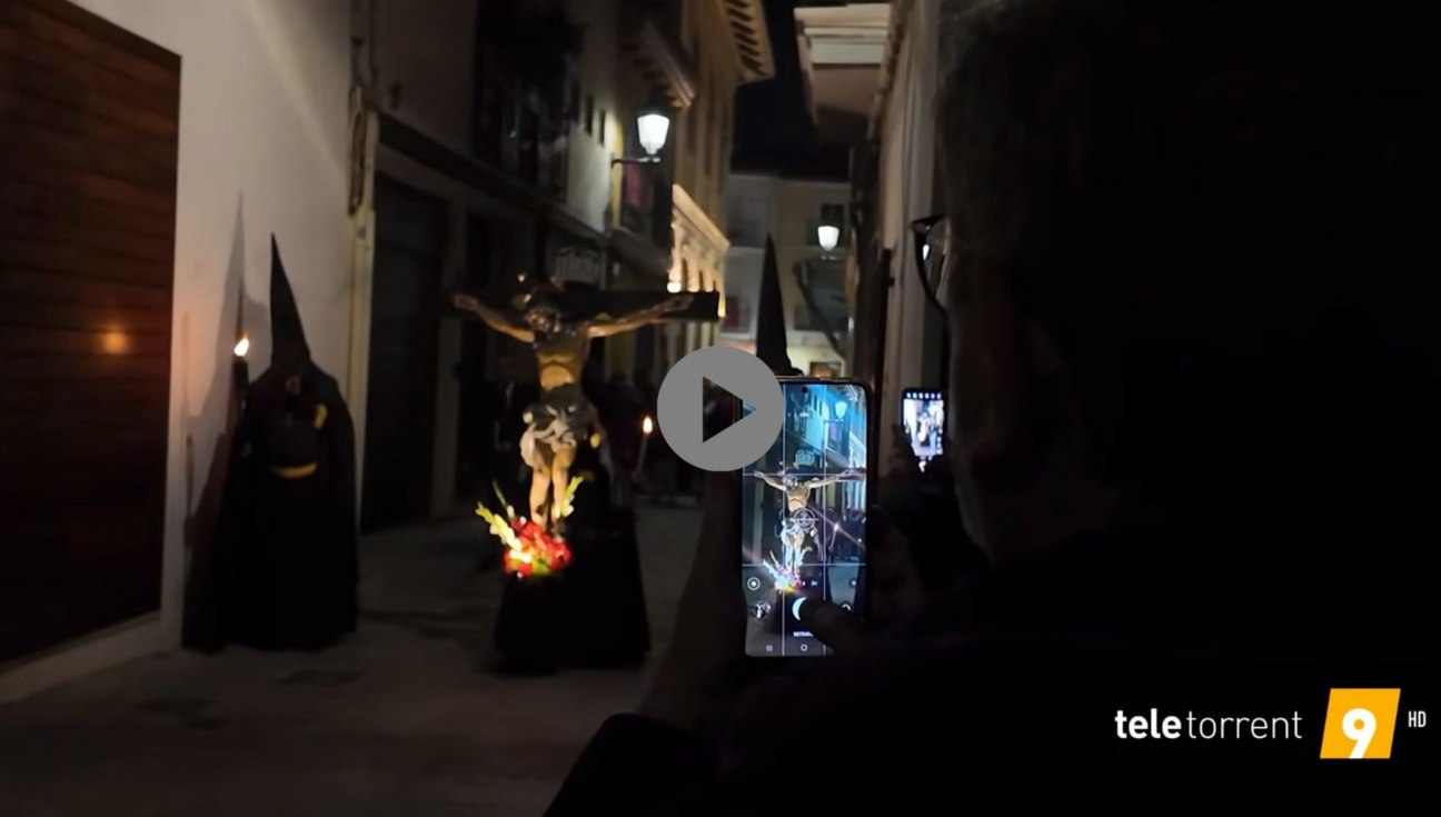 Torrent es plena de silenci en Dimarts Sant