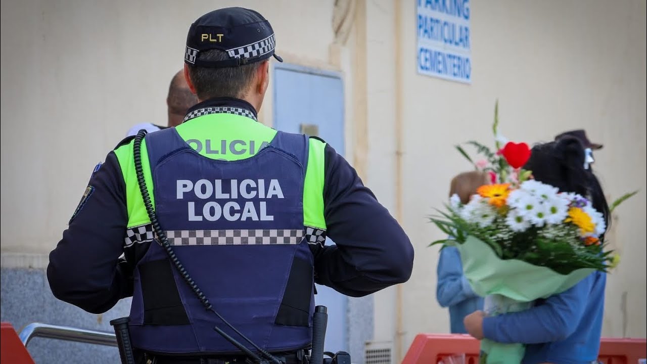 El cementeri parroquial es plena de torrentins el dia de Tots Sants