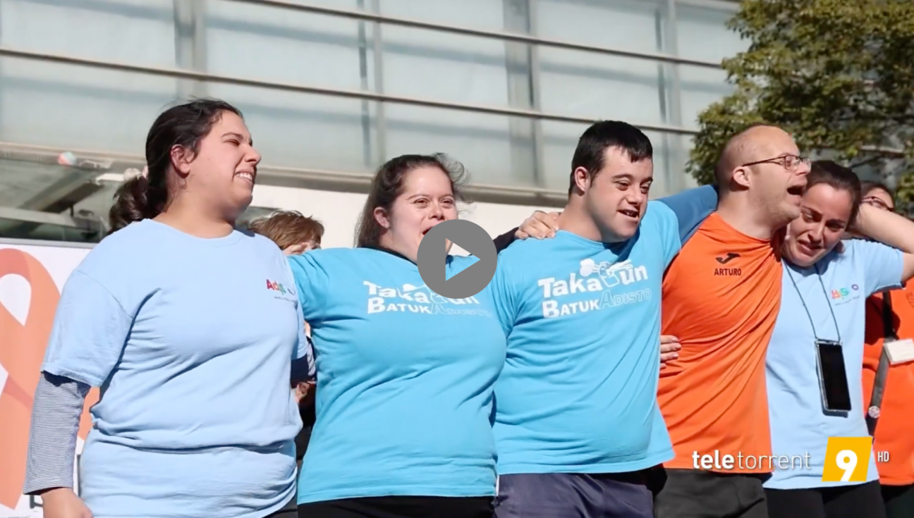 Torrent viu el dia de la discapacitat amb música i xocolatà