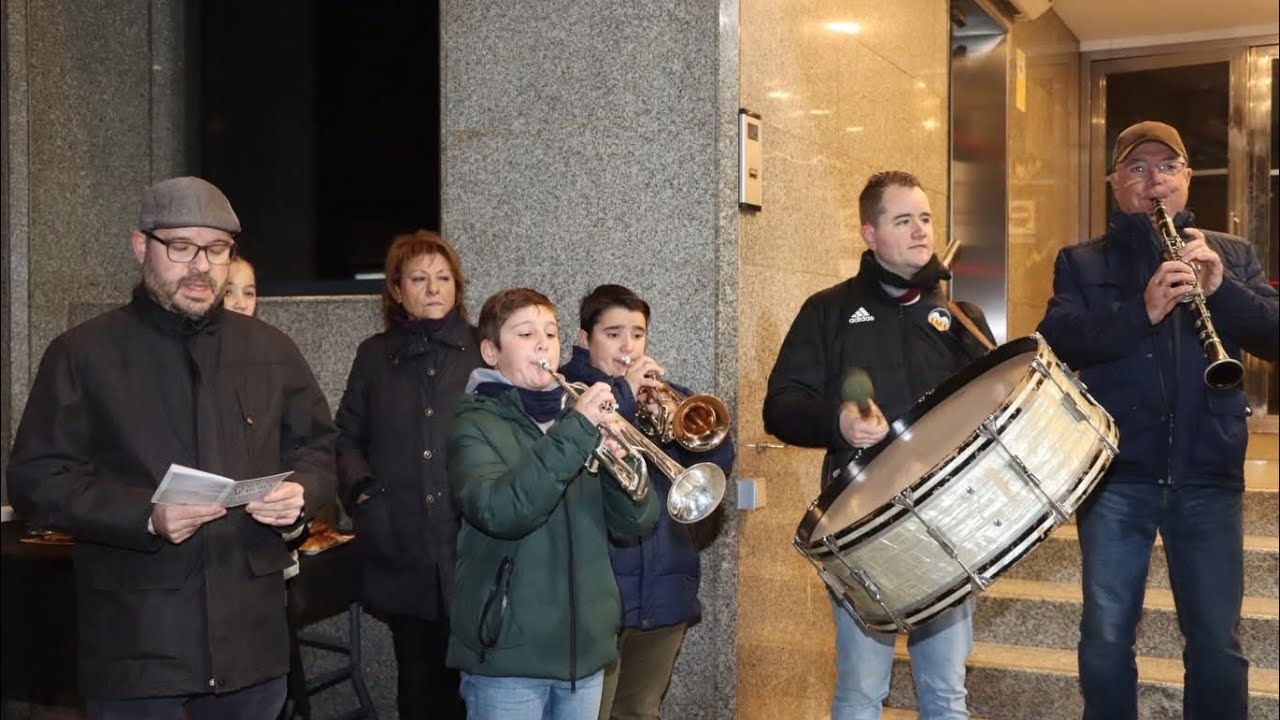 L’Aurora desperta Torrent amb les seues tradicionals coples i bombo
